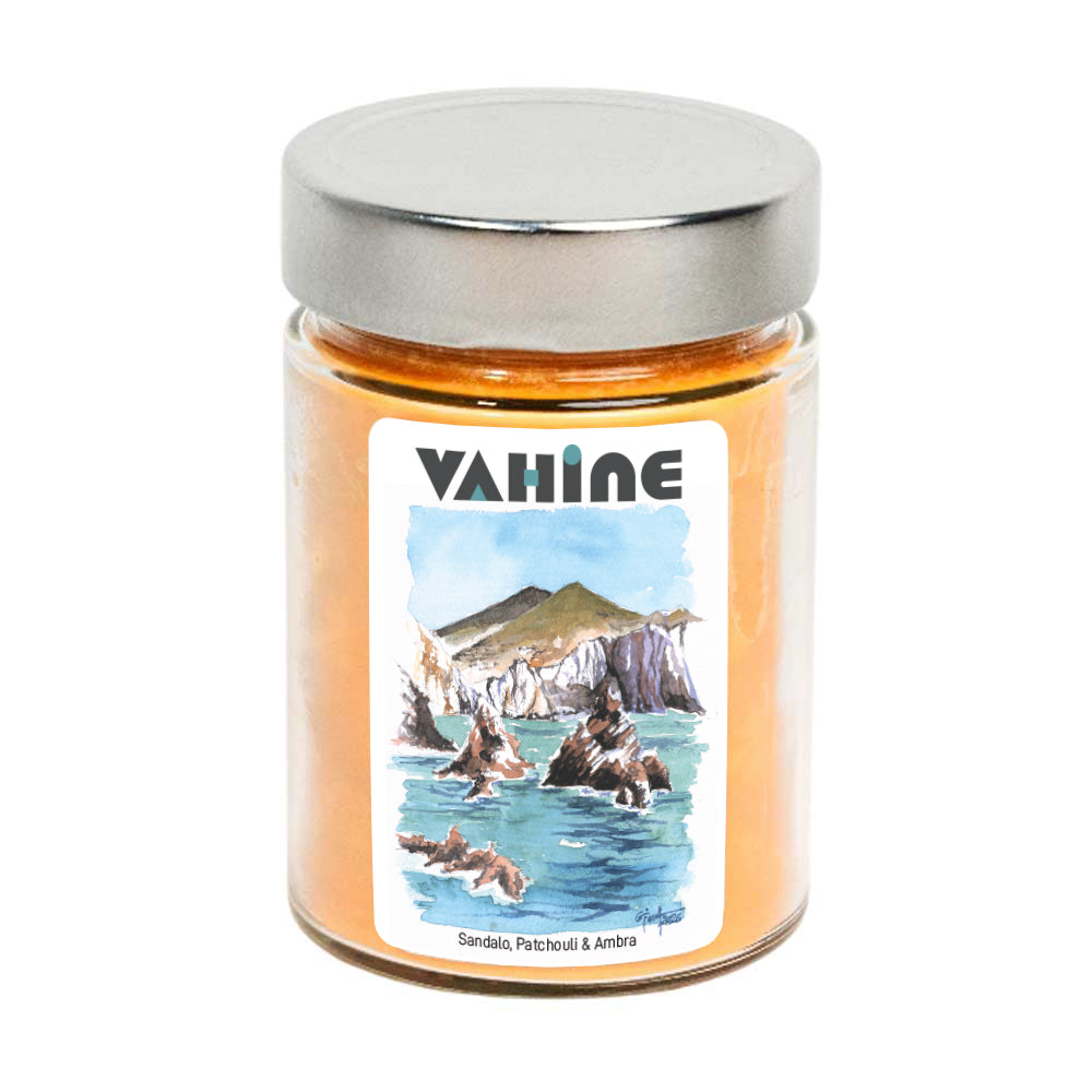VAHINE Faraglioni di Lucia Rosa Sandalo, Patchouli & Ambra 275g - candela profumata