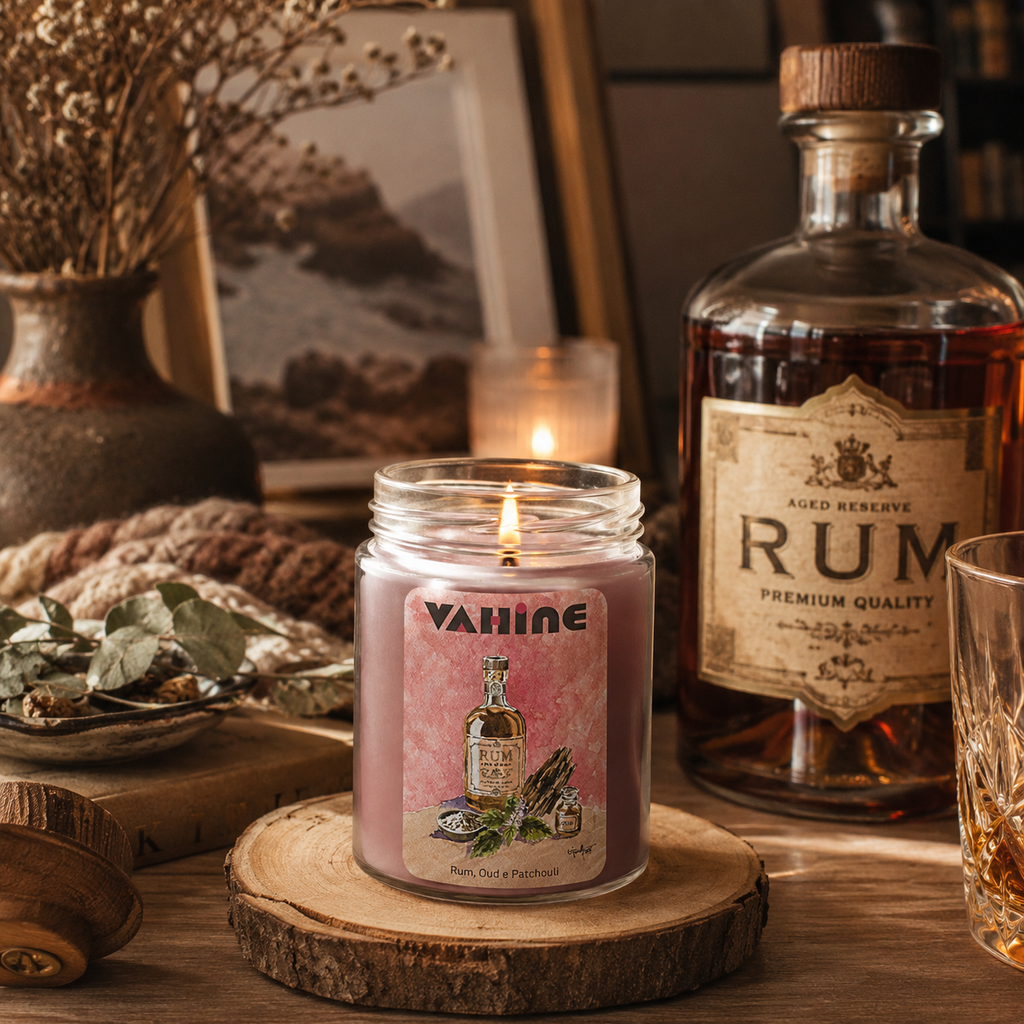 VAHINE Rum, Oud, Patchouli 275g - candela profumata